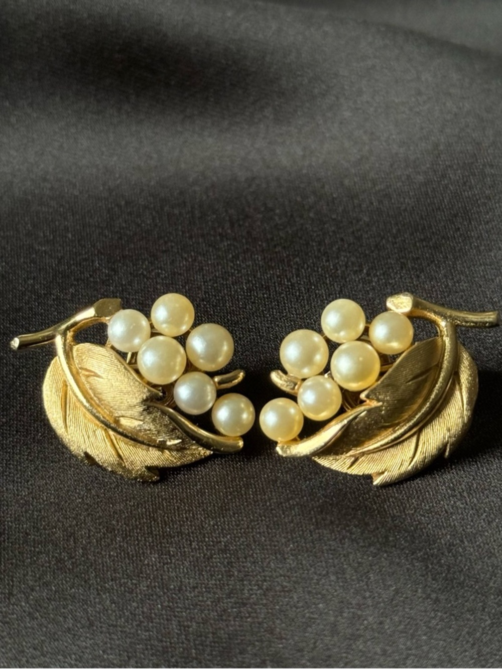 Trifari Vintage Gold Tone Pearl Clip-On Earrings Set of 2 Fashion Jewelry